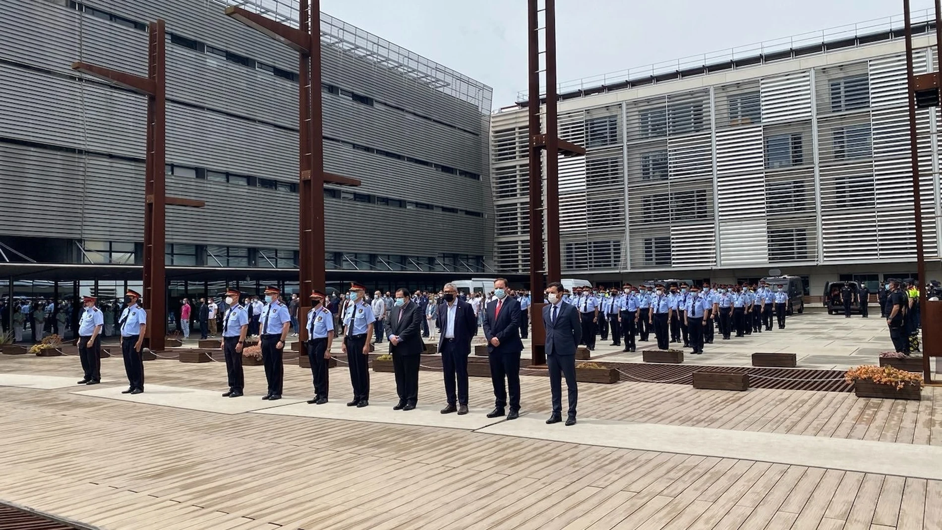 Minuto de silencio en el complejo central de Mossos d'Esquadra en recuerdo a la agente que ha muerto en un accidente causado por un conductor ebrio y sin carné. El 4 de junio de 2021.@INTERIORCAT04/06/2021