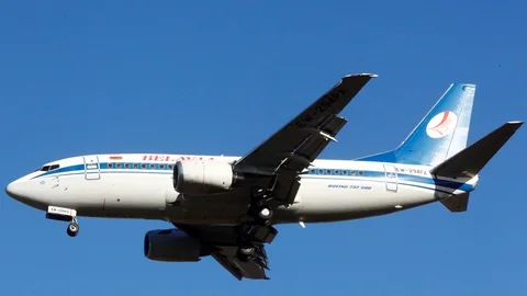 Un Boeing 737-505 de la aerolínea Belavia