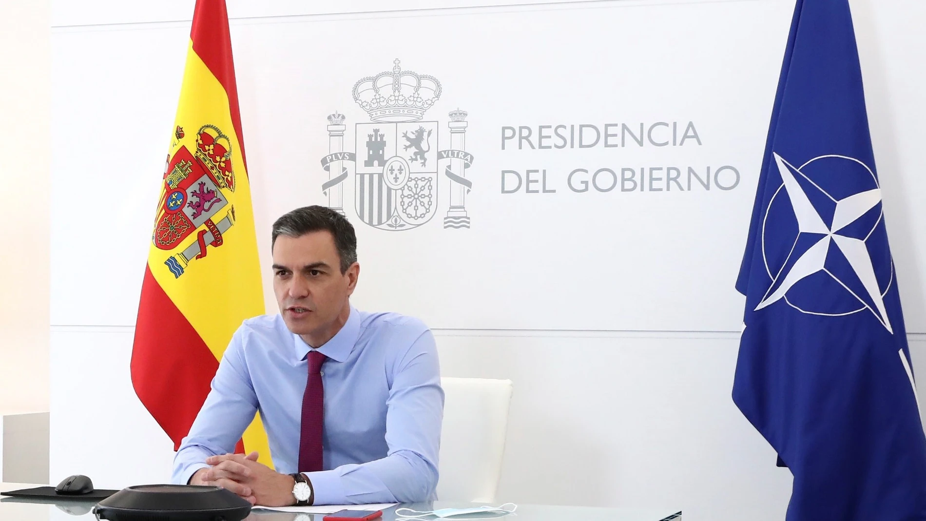 El presidente del Gobierno, Pedro Sánchez, durante su reciente reunión por videoconferencia con el secretario general de la OTAN, Jens Stoltenberg