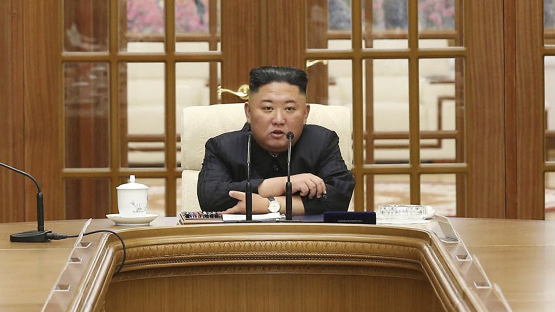 Corea del Norte prohíbe 15 peinados no socialistas y los vaqueros  ajustados