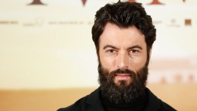 Javier Rey en el photocall de 'El verano que vivimos', en Madrid.