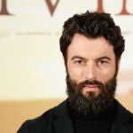 Javier Rey en el photocall de 'El verano que vivimos', en Madrid.