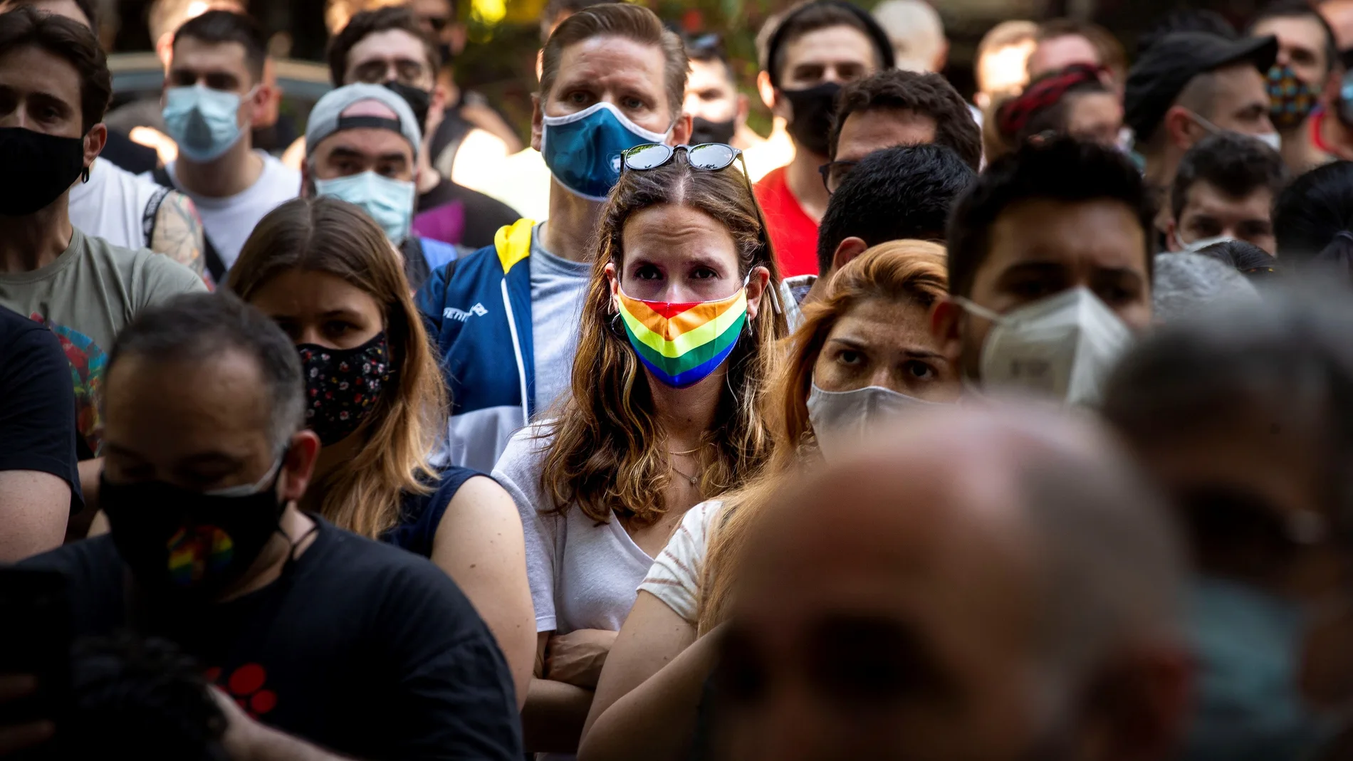 Participantes en la concentración celebrada en Barcelona, organizada por La plataforma LBTBIcat y el Observatorio contra la Homofobia, en protesta contra las agresiones homófobas EFE/ Enric Fontcuberta