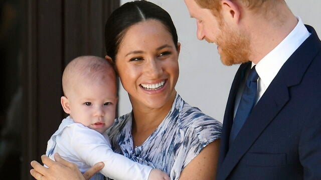 El príncipe Harry y Meghan Markle con su hijo Archie, hermano mayor de Lilibet