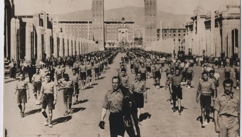 Desfile de milicias catalanistas durante los tiempos de la II República, su imagen con la SA nazis no es casual