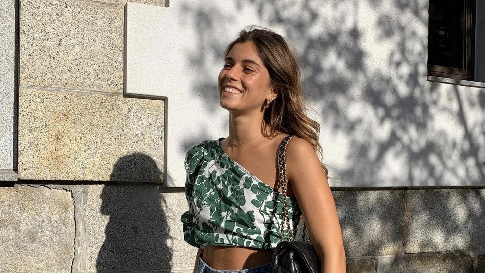 Sara Baceiredo con jeans y top/ Instagram @sarabace