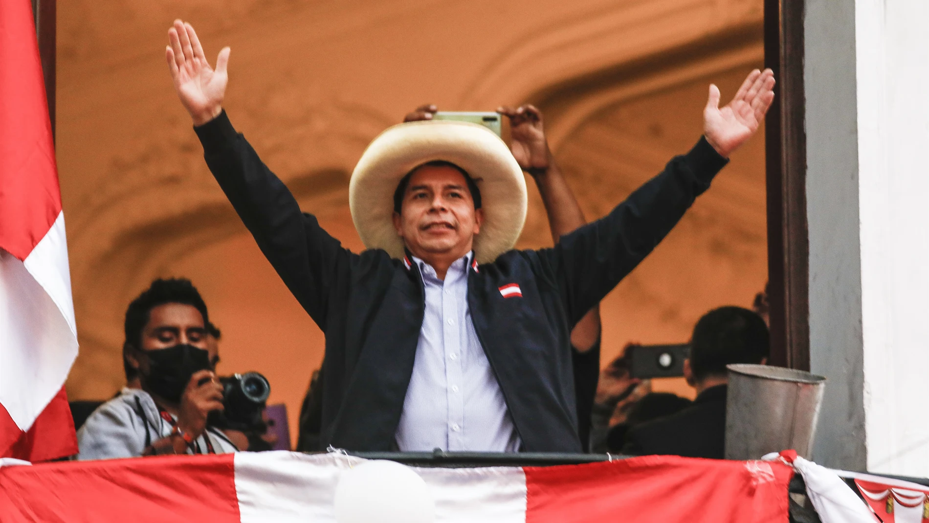 El candidato presidencial de Perú Libre, Pedro Castillo, frente a sus seguidores.RICARDO MOREIRA07/06/2021