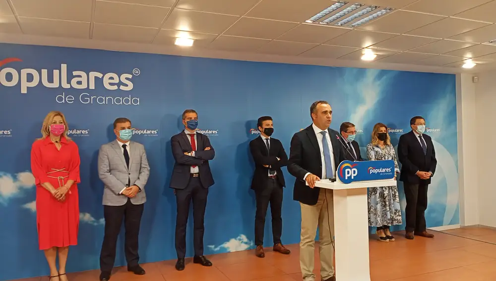 El presidente provincial del PP de Granada, Francisco Rodríguez, ha anunciado en rueda de prensa este martes la salida del Gobierno local de Granada de los concejales de su partido