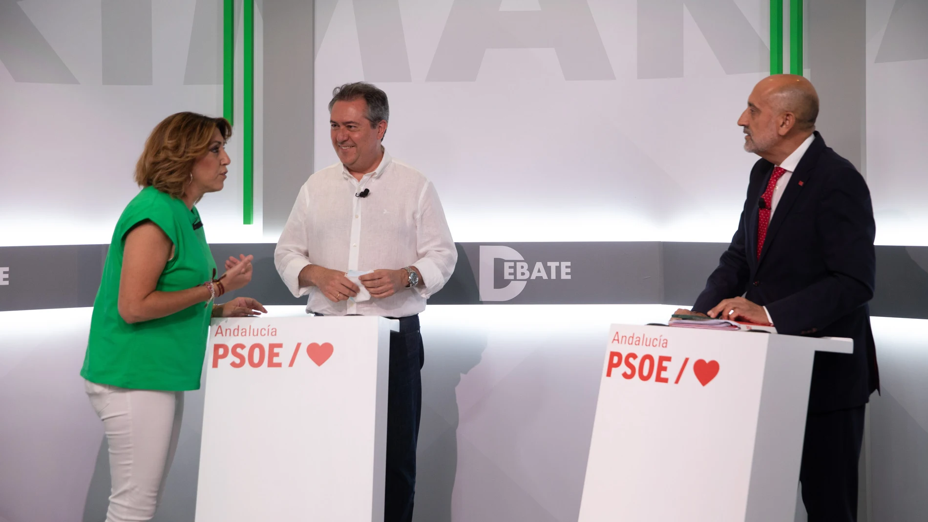 Susana Díaz, Juan Espadas y Luis Ángel Hierro, durante el debate del pasado martes