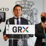El alcalde de Granada, Luis Salvador, comparece ante los medios para abordar asuntos de actualidadad