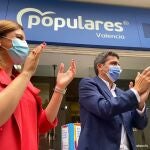 Mª José Catalá y Carlos Mazón firman contra los indultos en la sede local del PP