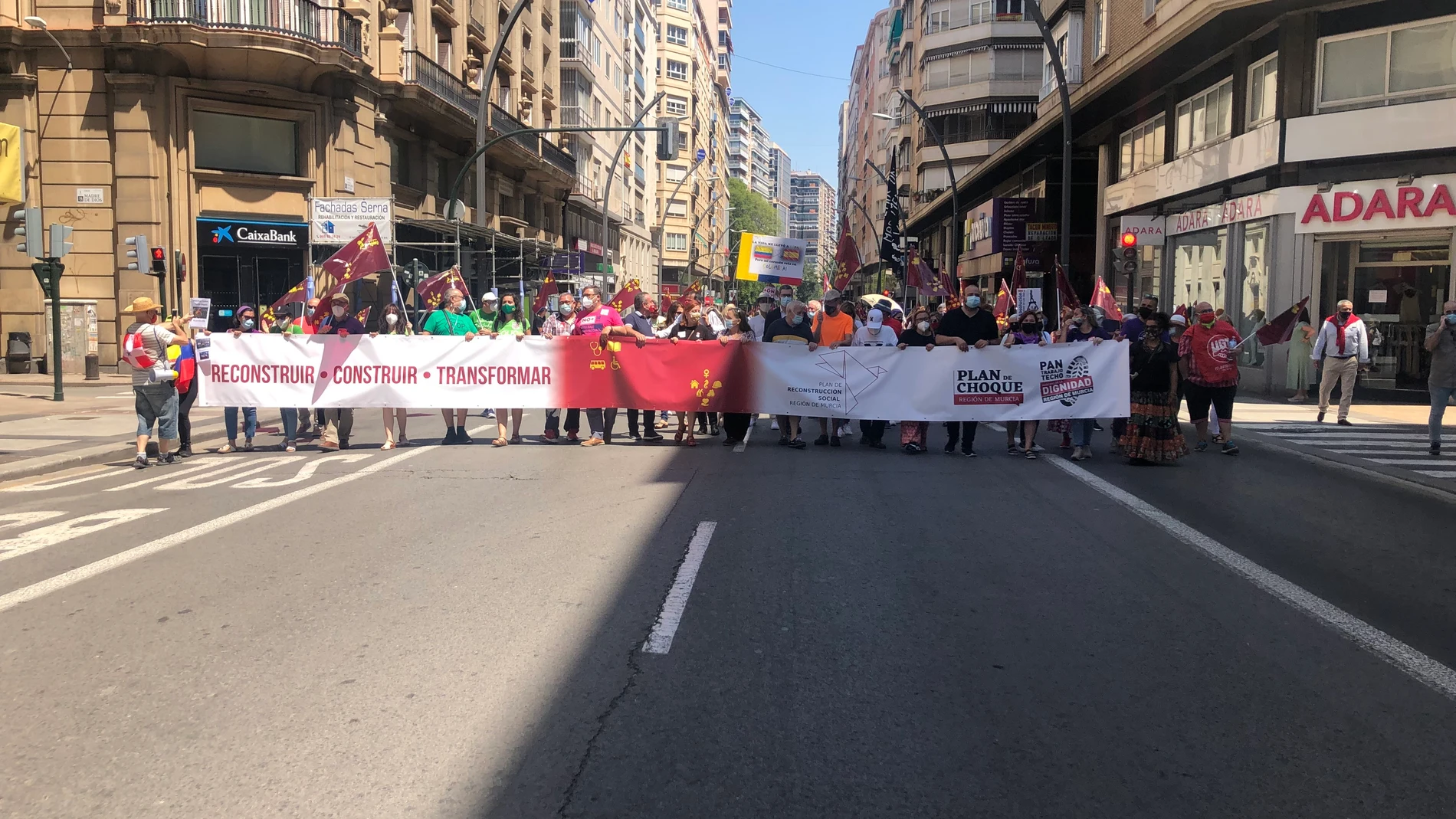 Cerca de 5.000 personas se manifiestan en Murcia y reclaman un Plan de Choque que permita reconstruir la Región