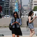 El uso de la mascarilla en la calle ya no es obligatorio en Bruselas, salvo en zonas muy concurridas