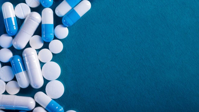Pastillas blancas y azules