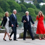 Los Johnson y los Biden conversan amigablemente en Carbis Bay (Reino Unido)