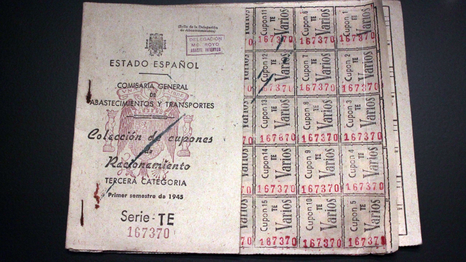 Cartilla de racionamiento de la posguerra española, año 1945.