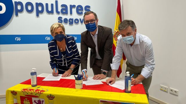 Paloma Sanz, Javier Maroto y Francisco Vázquez firman contra los indultos del procés