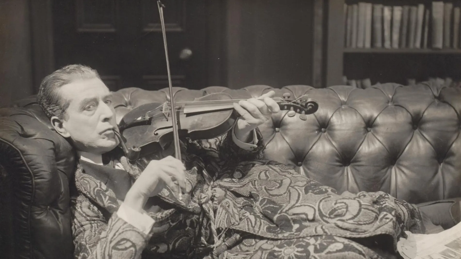 Eille Norwood como Sherlock Holmes en "El signo de los cuatro" (1923)