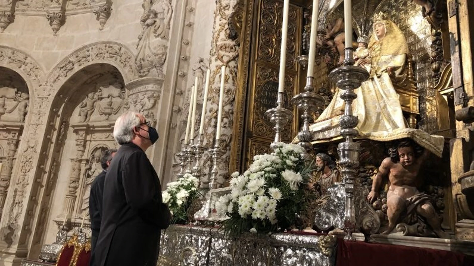 El arzobispo de Sevilla, en la capilla de la Virgen de los Reyes