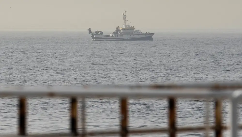 El buque del Instituto Español de Oceanografía (IEO) Ángeles Alvariño sigue rastreando con un sonar el fondo marino