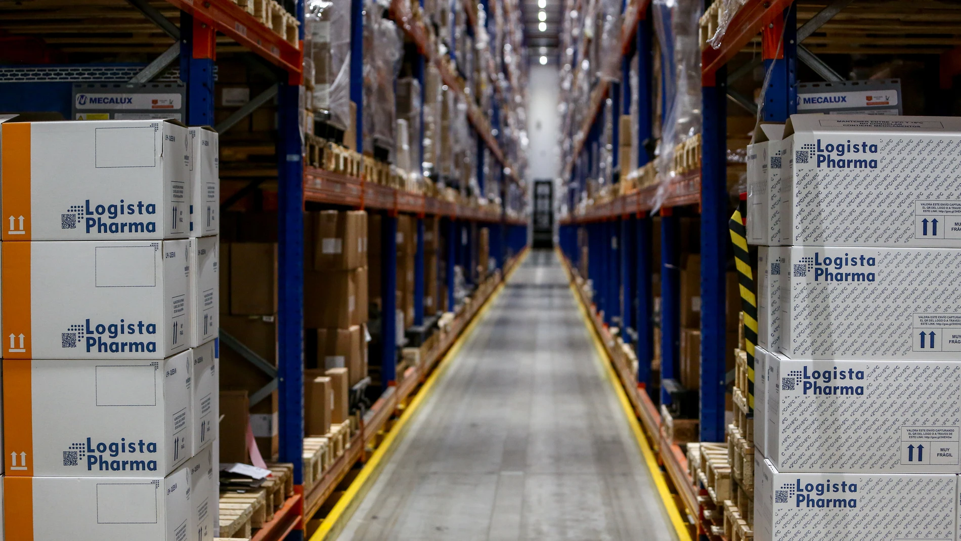 Cajas con vacunas en las instalaciones del Centro Logista Pharma, en Leganés, Madrid.