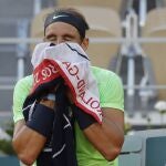 Nadal, sufriendo en su partido de semifinales ante Djokovic