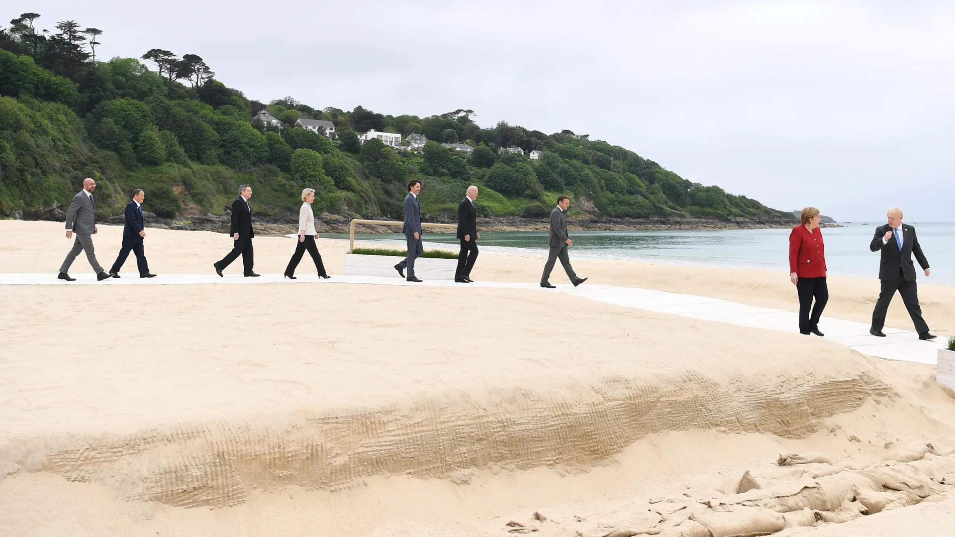 Los lideres del G7 antes de participar en una barbacoa en la Cornualles