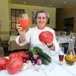 Pepa Muñoz prepara la cantidad justa de gazpacho para que no pase por la nevera