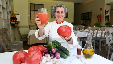 Pepa Muñoz prepara la cantidad justa de gazpacho para que no pase por la nevera