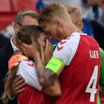 Kjaer consuela a la novia de Christian Eriksen.