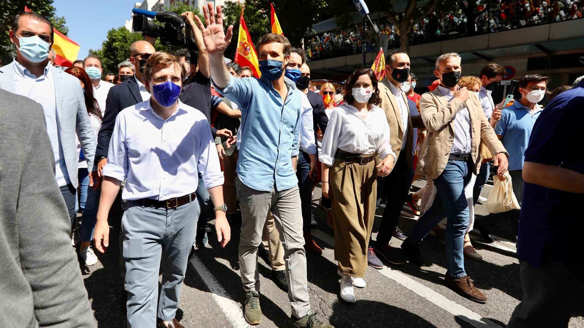 Casado, Ayuso y Almeida en la manifestación contra los indultos