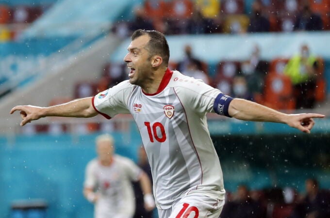 Goran Pandev celebra el gol que marcó contra Austria en la Euro 2020.