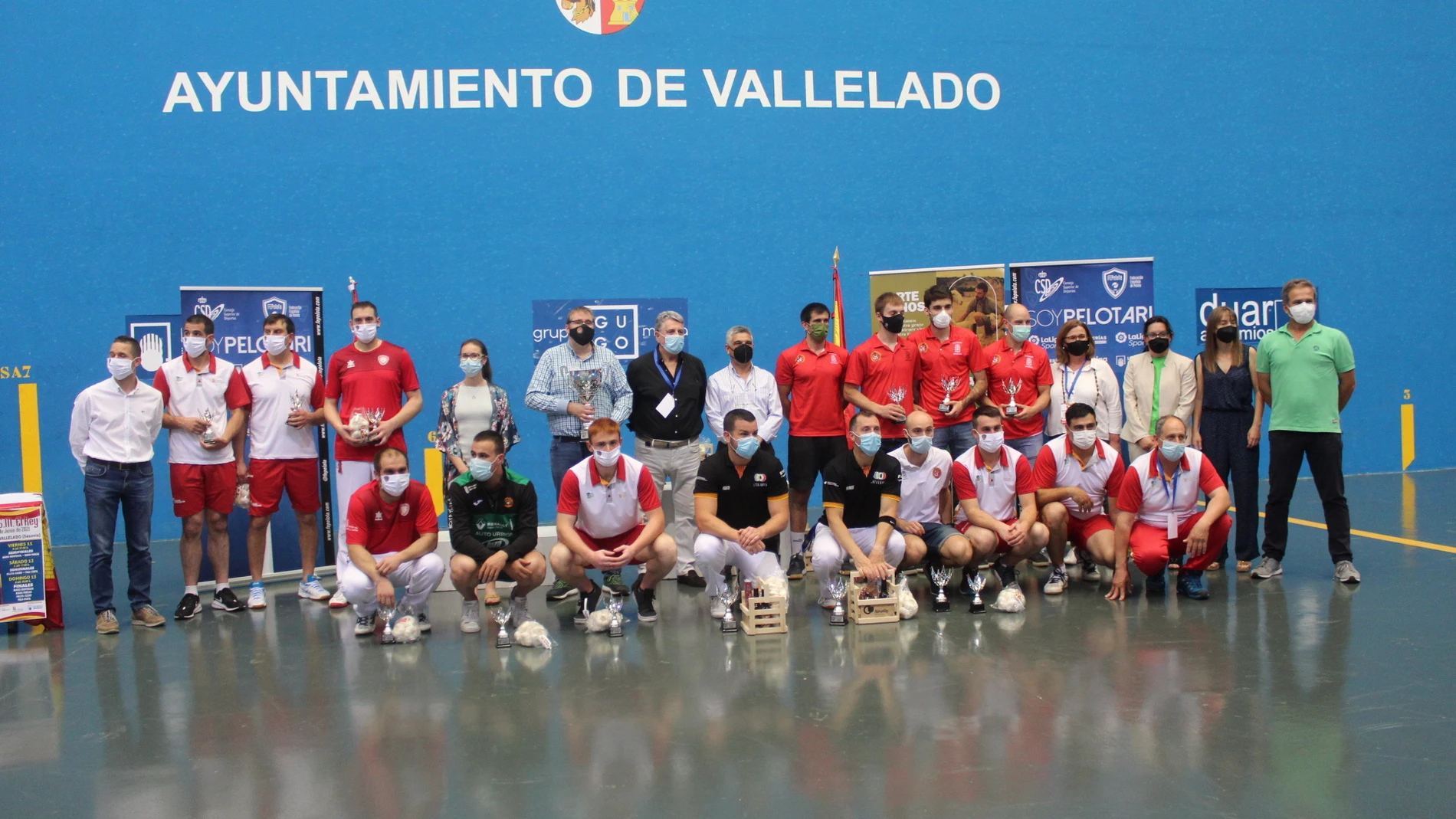 Foto de los finalistas en la Copa del Rey de Pelota