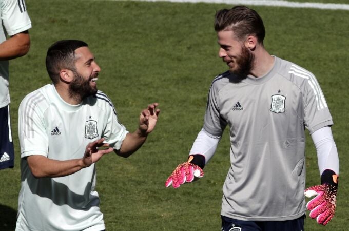 Jordi Alba bromea con David de Gea en el último entrenamiento de España antes de debutar en la Eurocopa 2020