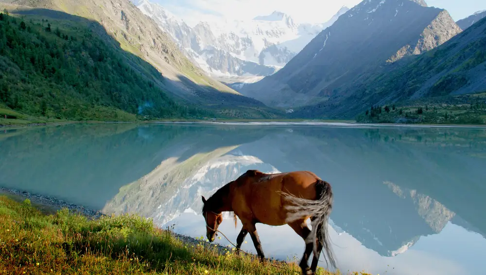Lago Akkem en el macizo de Altai.