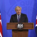 Boris Johnson confirma que las restricciones seguirán hasta el próximo 19 de julio, y no hasta el 21 de junio como estaba previsto. AP
