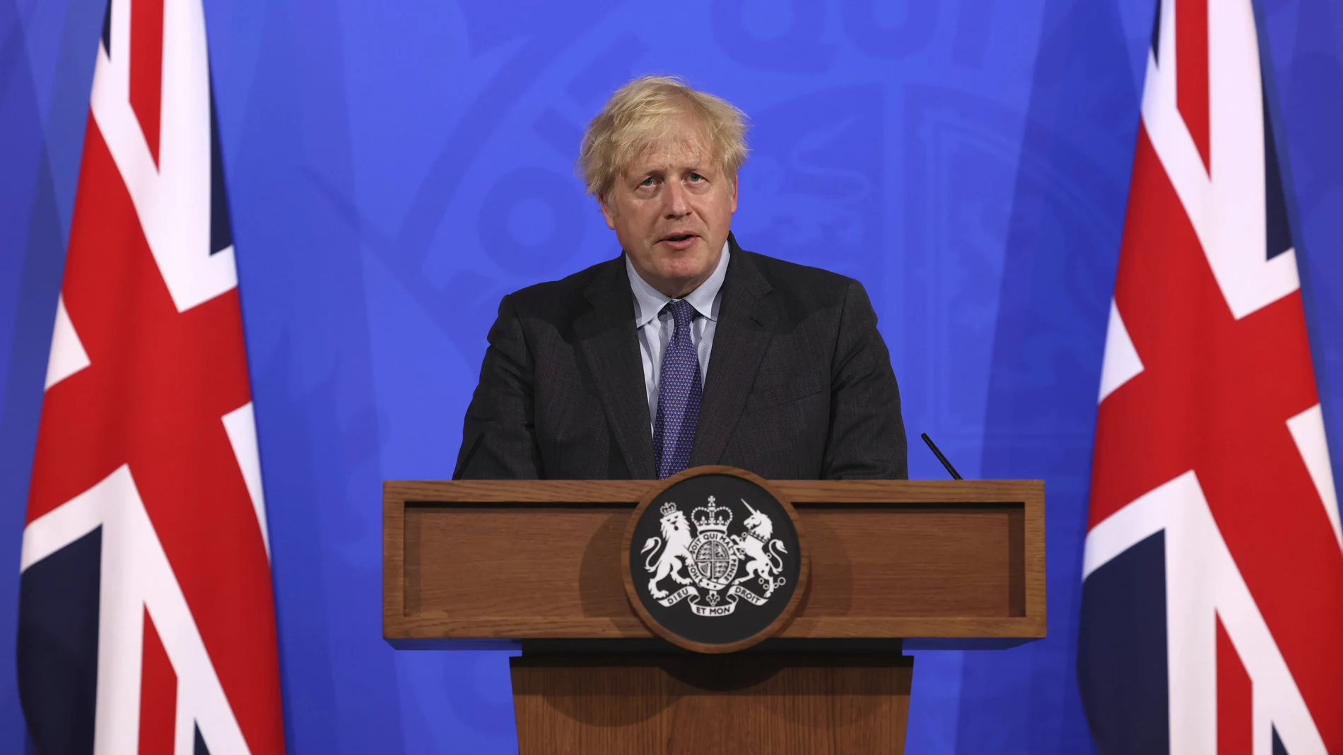 Boris Johnson confirma que las restricciones seguirán hasta el próximo 19 de julio, y no hasta el 21 de junio como estaba previsto. AP
