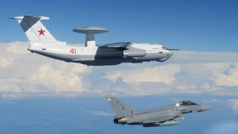 Un caza español intercepta un avión ruso en la misión de Policía Aérea del Báltico de la OTAN