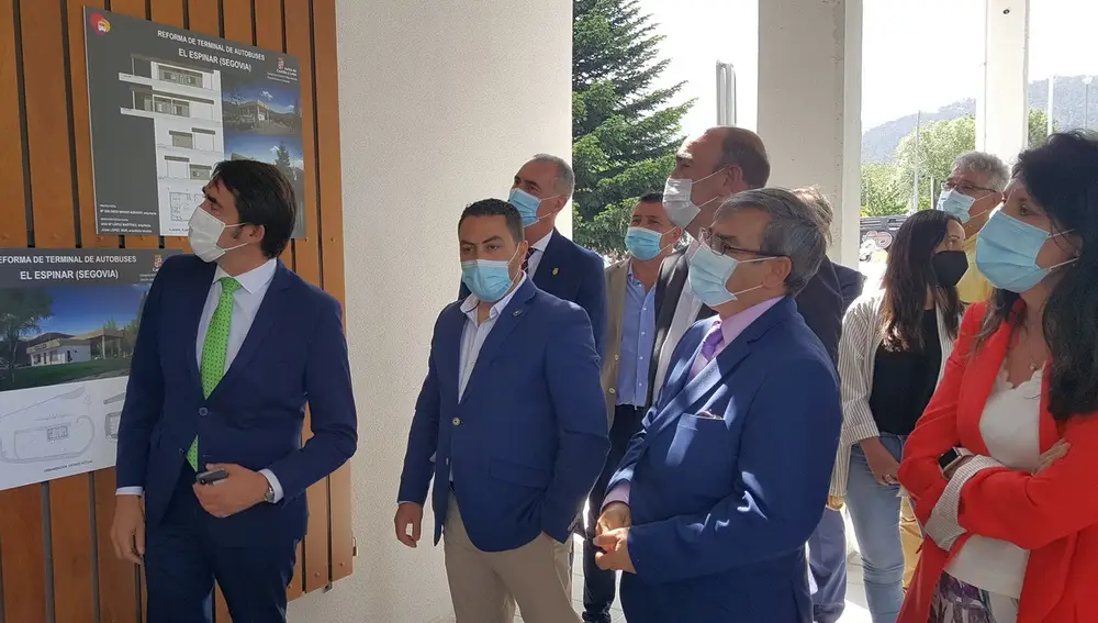 Visita del consejero de Fomento y Medio Ambiente, Juan Carlos Suárez-Quiñones, a la estación de autobuses de El Espinar.JCYL15/06/2021