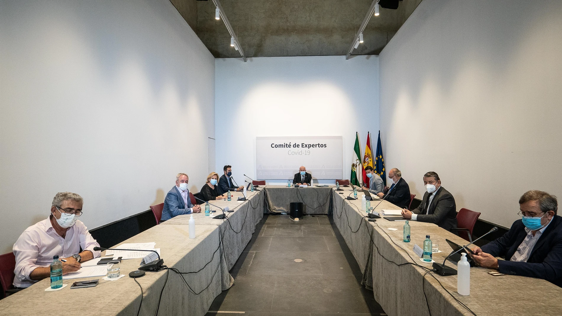 Reunión del comité de expertos Covid-19 de la Junta de Andalucía presidido por el consejero de Salud y Familias, Jesús Aguirre