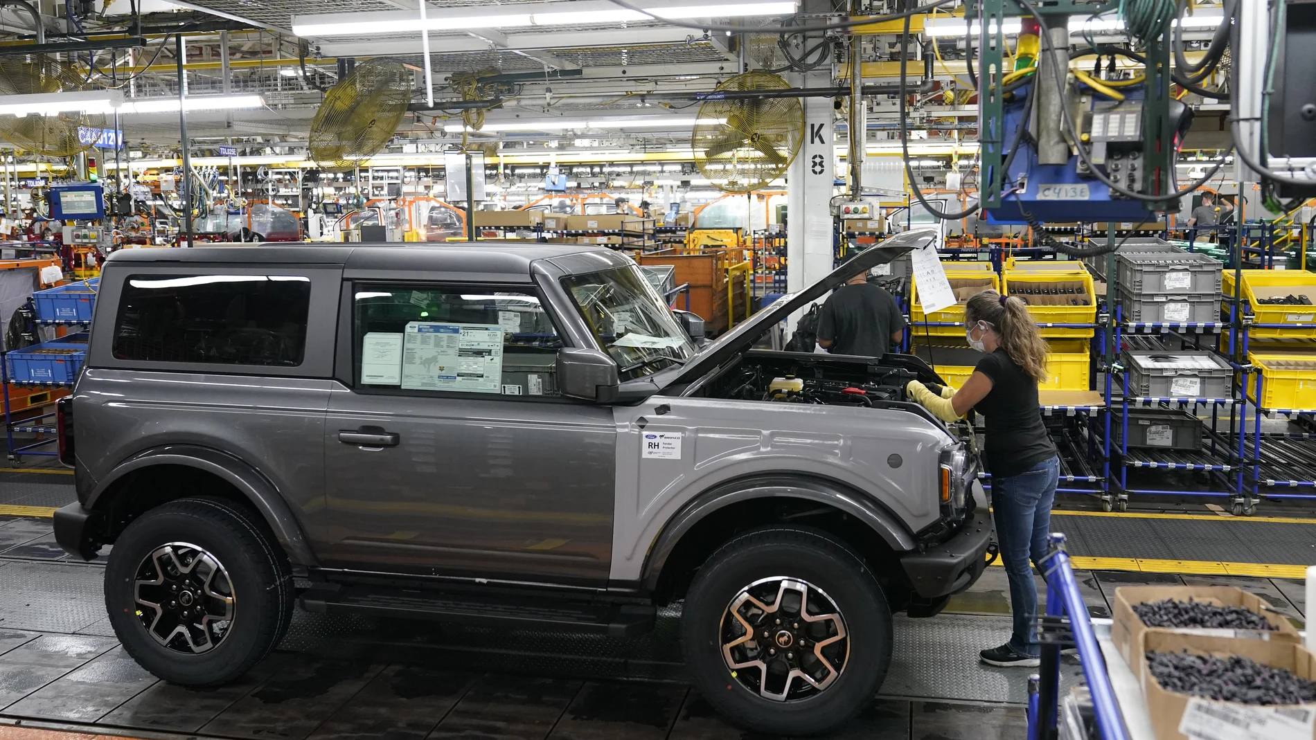 Ford vuelve a la producción en Almussafes tras una semana de parón en las plantas de vehículos y motores