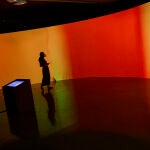 Una instalación inmersiva de la muestra ofrece la oportunidad al visitante de relacionar sus emociones con los colores