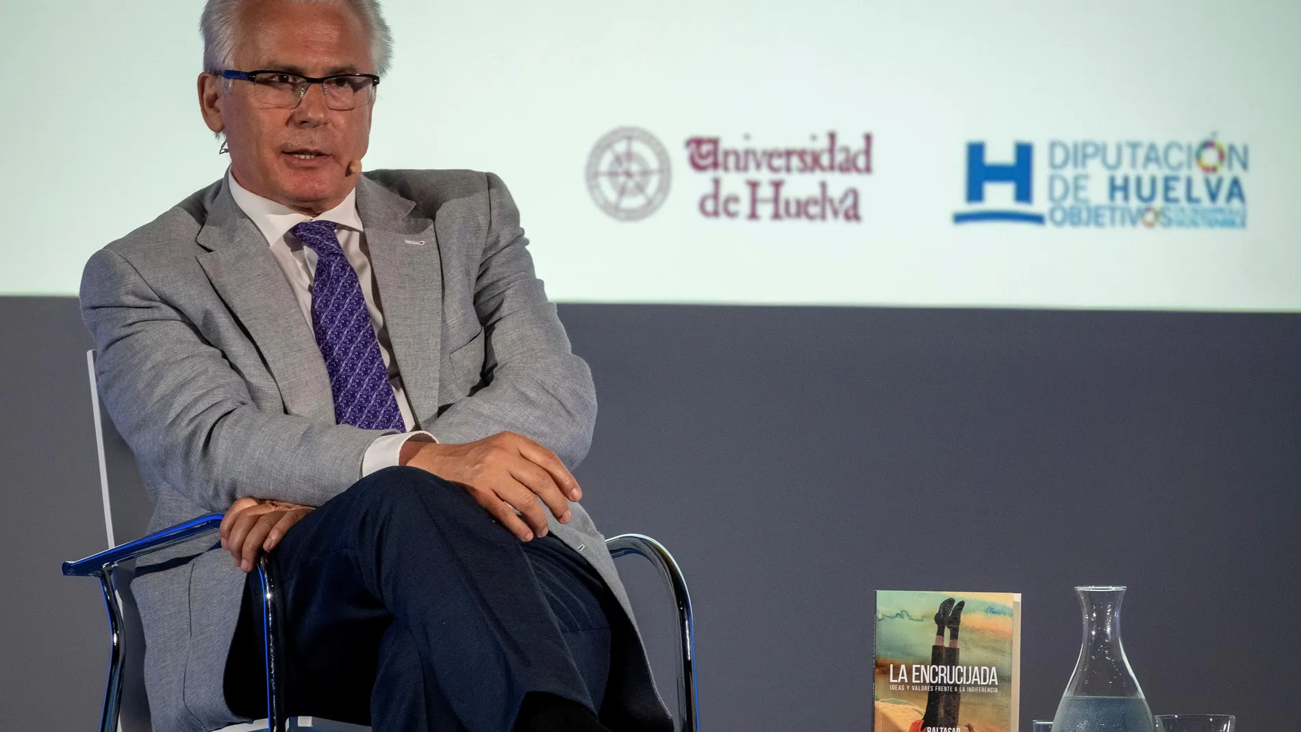 El jurista Baltasar Garzón durante la presentación de su libro 'La Encrucijada. Ideas y valores frente a la indiferencia' en la Universidad de Huelva