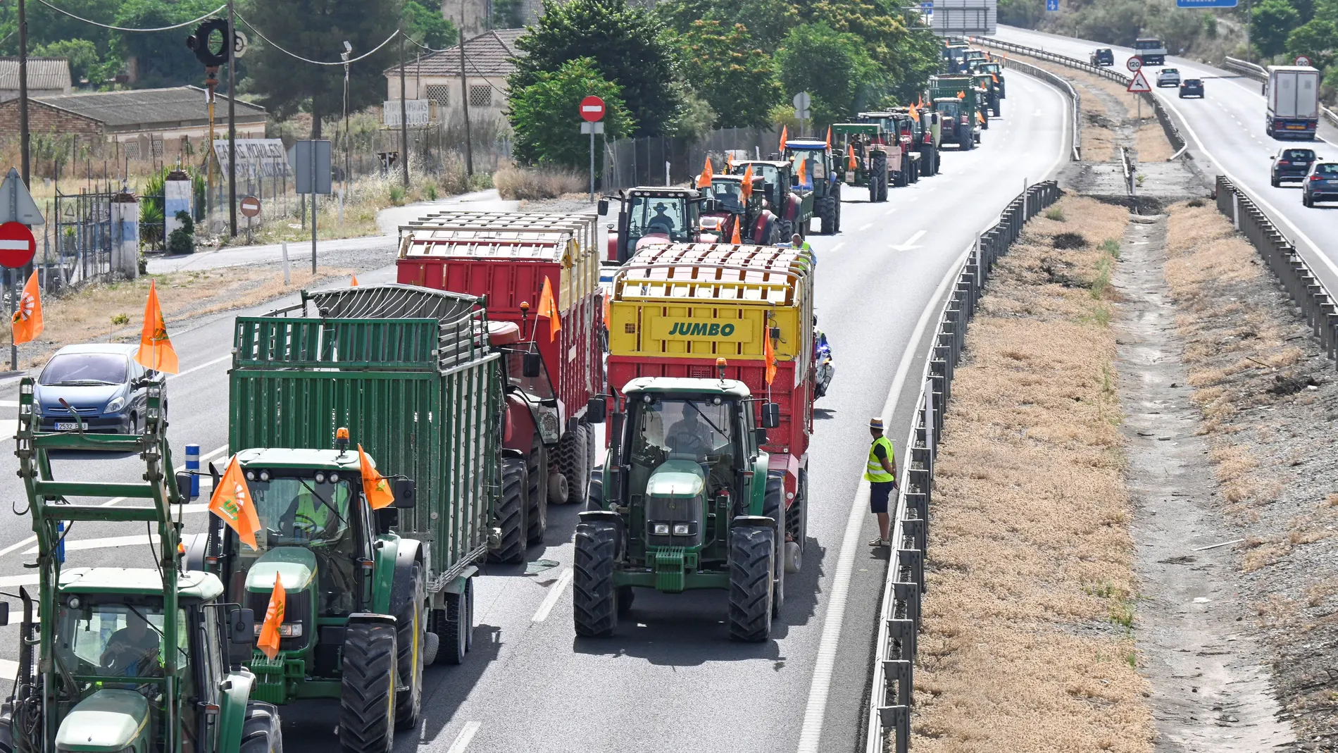 Protesta de 200 tractores entre las localidades granadinas de Láchar y Moraleda de Zafayona el pasado junio