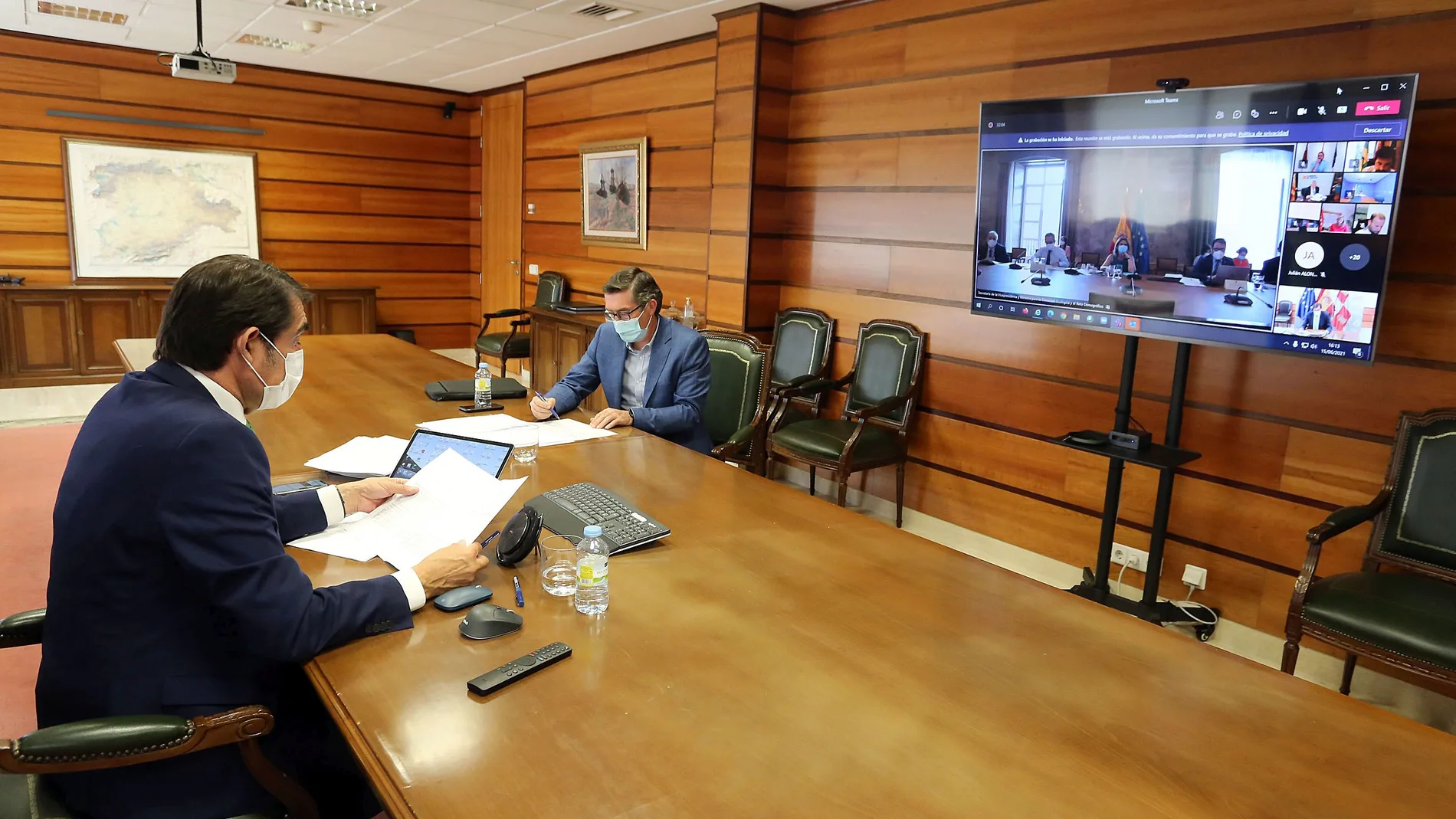 El consejero de Fomento y Medio Ambiente de la Junta de Castilla y León, Juan Carlos Suárez-Quiñones, participa por videoconferencia en la Conferencia Sectorial de Medio Ambiente