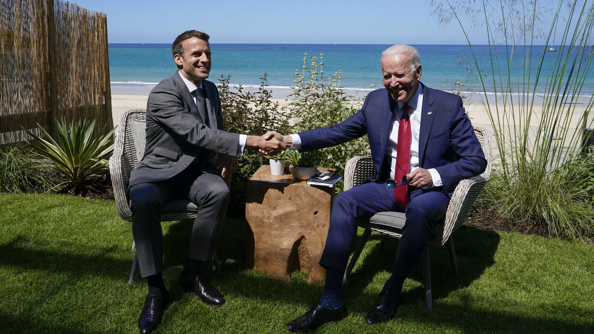 Joe Biden y Emmanuel Macron en la cumbre del G-7