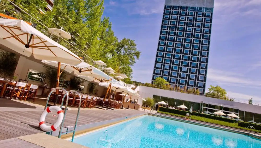 Perspectiva de la piscina del Hotel Internacional, en Ginebra, donde se aloja el presidente de Estado Unidos, Joe Biden. Hotel Internacional de Ginebra