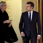 Los sondeos plantean que la segunda vuelta enfrentaría al actual presidente, Emmanuel Macron, con la líder de la ultraderechista Agrupación Nacional, Marine Le Pen. EFE