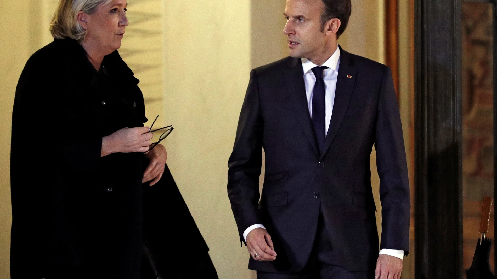 Los sondeos plantean que la segunda vuelta enfrentaría al actual presidente, Emmanuel Macron, con la líder de la ultraderechista Agrupación Nacional, Marine Le Pen. EFE