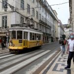 Un tranvía en el centro de Lisboa